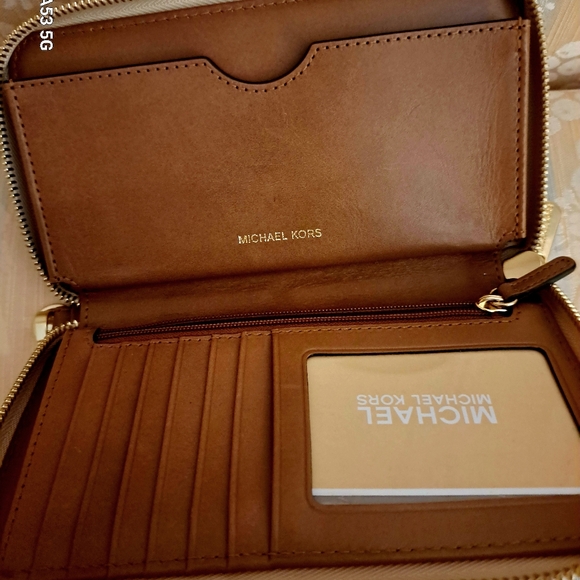 Michael Kors Tan Monogrammed Jacquard XL Mercer Handbag & Matching Wallet - Picture 2 of 13